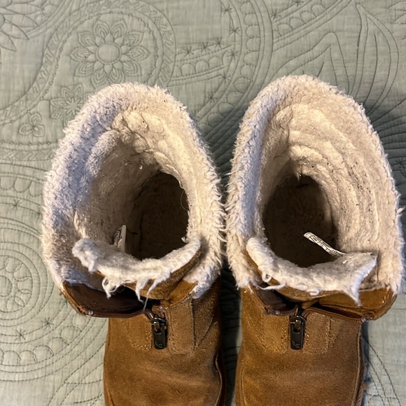 Koolaburra by UGG Zip-Up Boots - Girls size 2 - Picture 5 of 16